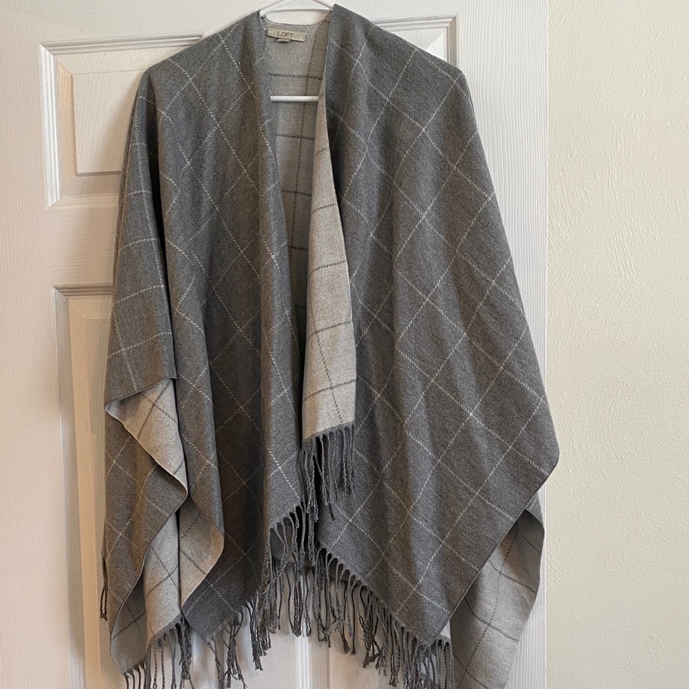 LOFT Gray Plaid Poncho EUC
